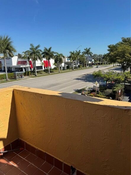 Building Photo - 9300 W Flagler St