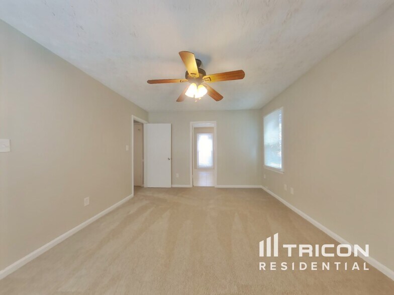 Building Photo - 55 6th Ave