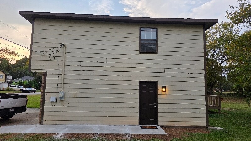 Building Photo - 4040 Knollbrook Dr NW