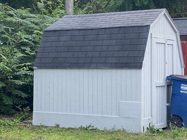 Building Photo - 35807 Schley Ave