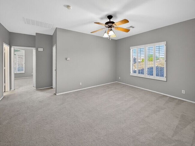 Building Photo - Charming 4 Bedrooms/ 3.5 Bath Home in Desirable Fox Crossing!!