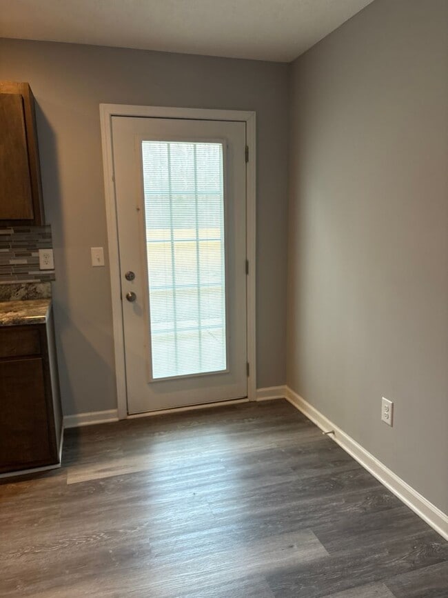 Building Photo - 315 Davis St