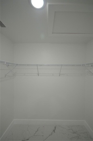 Building Photo - 1242 Hathor St E