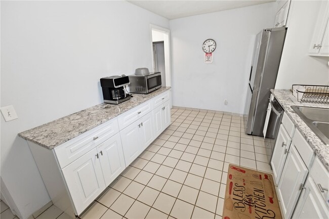 Building Photo - 266 Willowcrest Dr