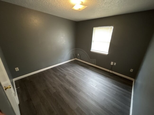 Building Photo - 2011 Windward Dr