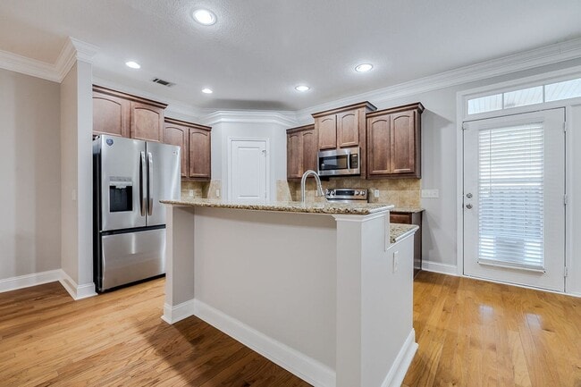 Building Photo - Spacious 4BR Townhome with Elevator in the Heart of Pooler