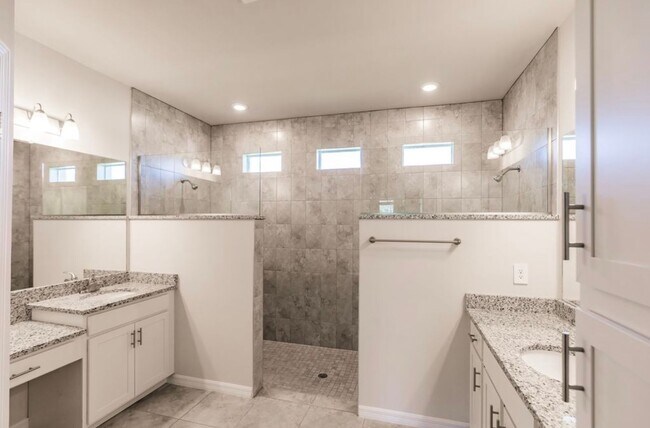 Building Photo - Coming Soon! Fenced 3 Bed, 2 Bath in Great Location in NE Cape Coral!