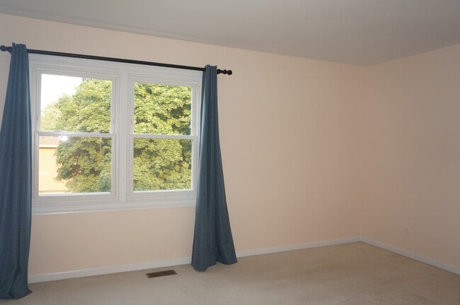 Building Photo - 773 Cardinal Ln