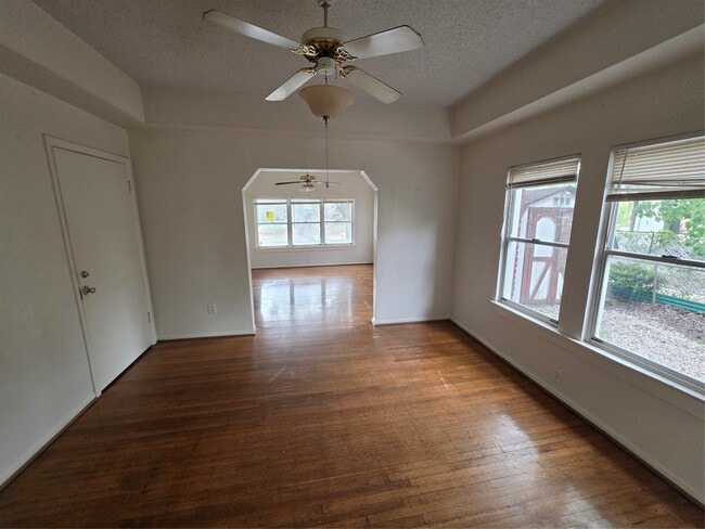 Building Photo - 1226 W Gray St