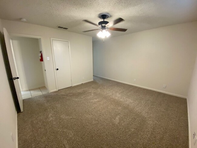 Building Photo - Duplex Homes 3/2/2