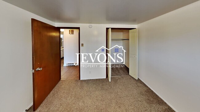 Building Photo - 210 S 40th Ave