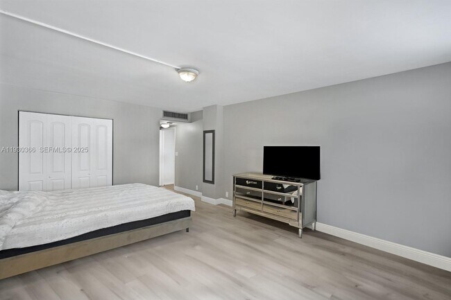 Building Photo - 100 Golden Isles Dr