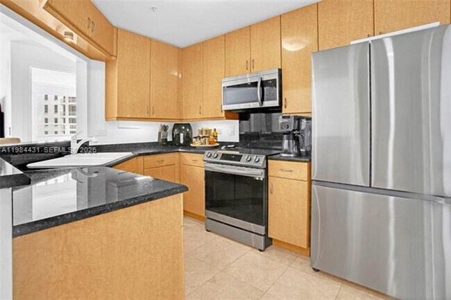 Building Photo - 801 Brickell Key Blvd