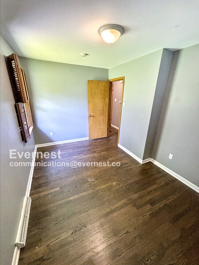 Building Photo - 1142 Maple Ave