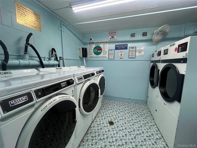 Building Photo - 666 Pelham Rd