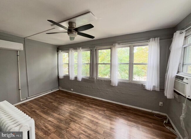 Primary Photo - 5231 Wissahickon Ave