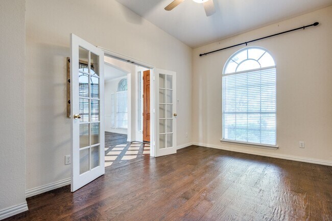 Building Photo - Spacious & Elegant Living in the Heart of Coppell