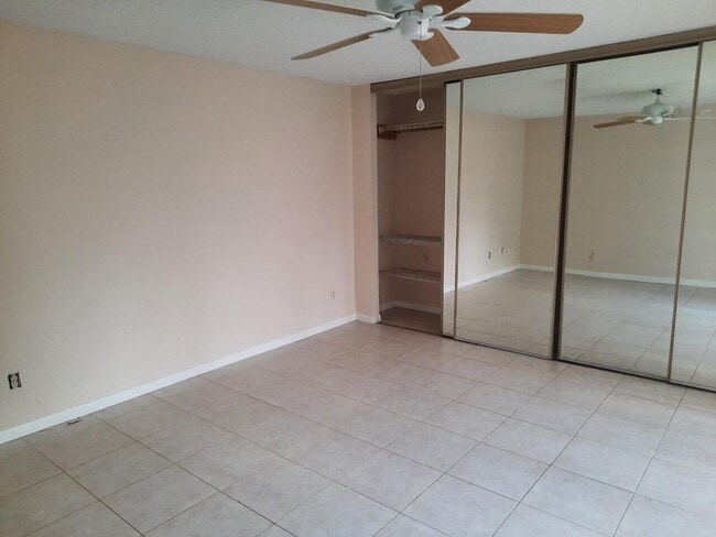 Building Photo - 1440 N Lawnwood Cir