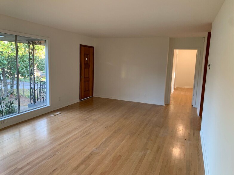 Building Photo - 3618 Sunrise Terrace