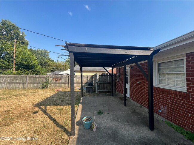 Building Photo - 2307 Medford Ln