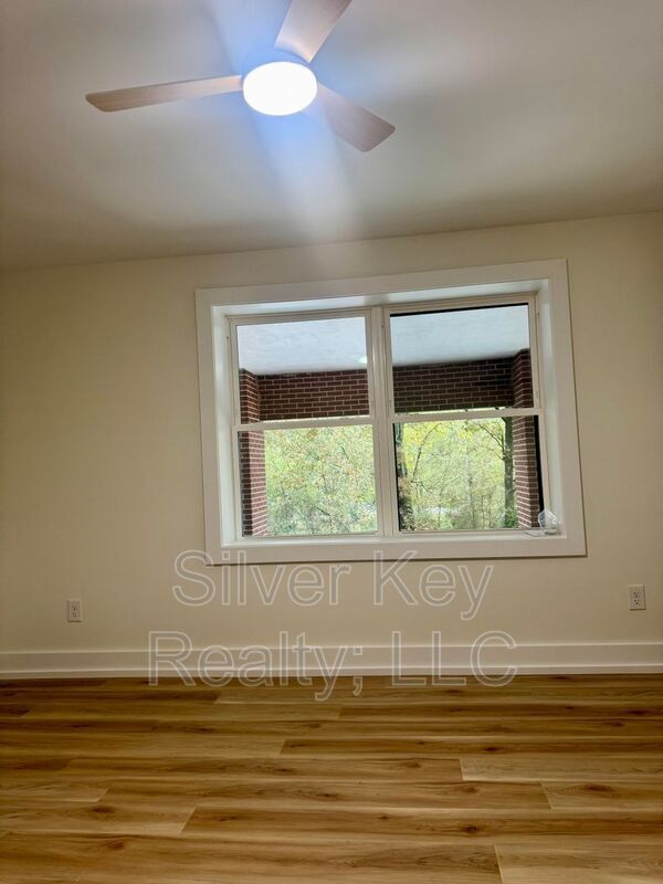 Building Photo - 2113 W Madison Ave