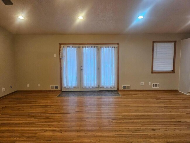 Building Photo - 1209 Pearson Pkwy