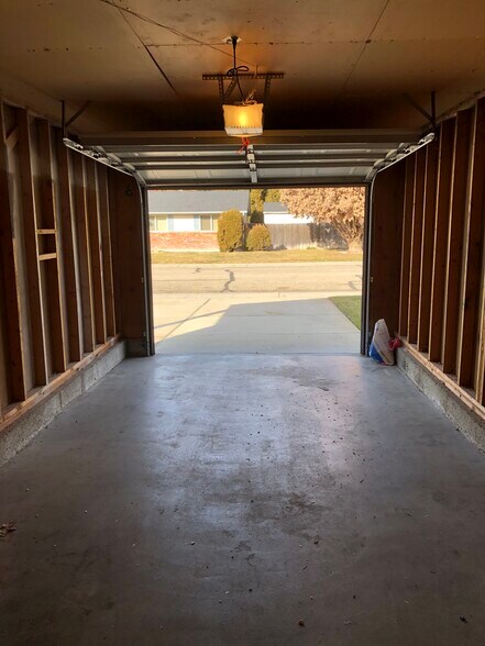 Building Photo - 583 Amanita St