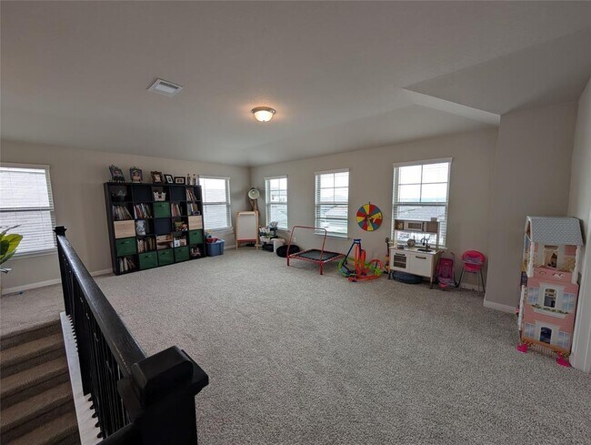 Building Photo - 3030 Charyn Wy