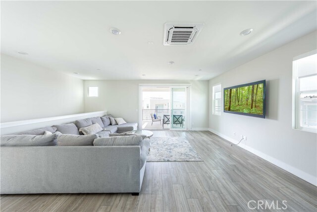 Building Photo - 217 Chorus