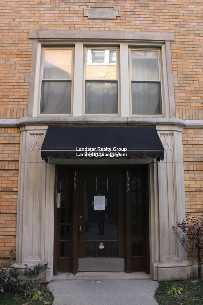 Building Photo - 1967 W Foster Ave