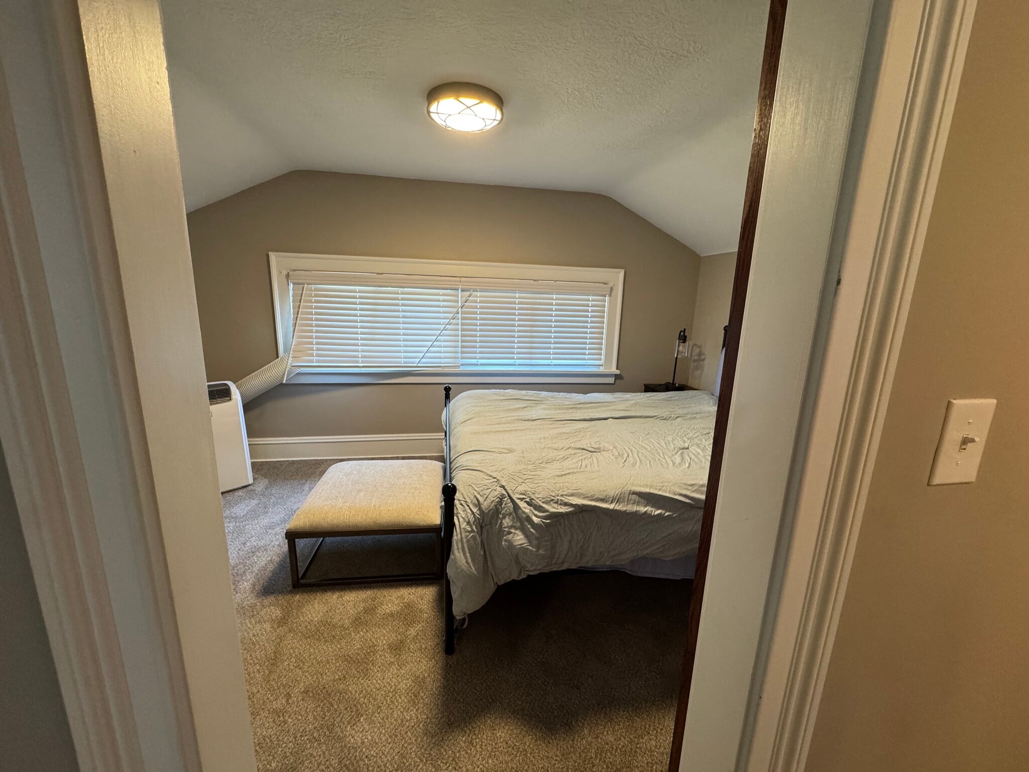 Building Photo - 17640 Larchwood Ave