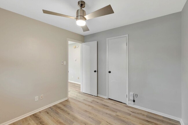 Building Photo - 7201 Longfield Dr