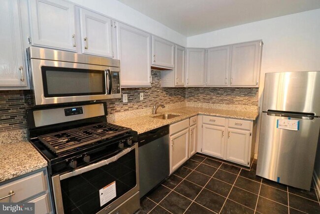 Building Photo - 3705 S George Mason Dr