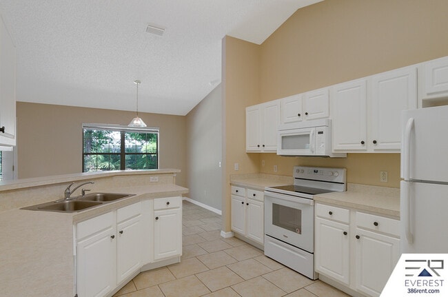 Building Photo - 83 Brushwood Ln