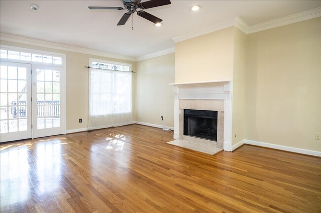 Building Photo - Spacious 4/3.5 in Highly Sought-After Buck...