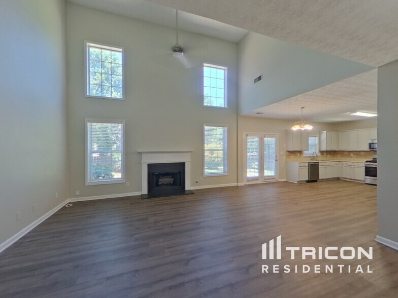 Building Photo - 733 Winbrook Dr
