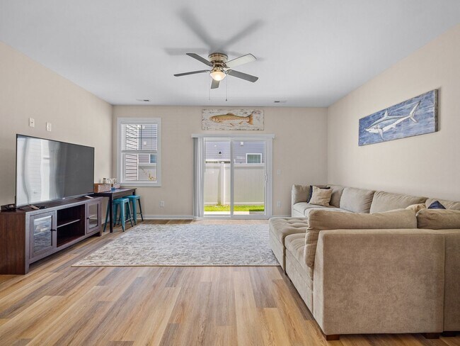 Building Photo - Townhome in Sneads Ferry