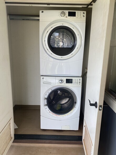 Building Photo - 50 Kihalani St