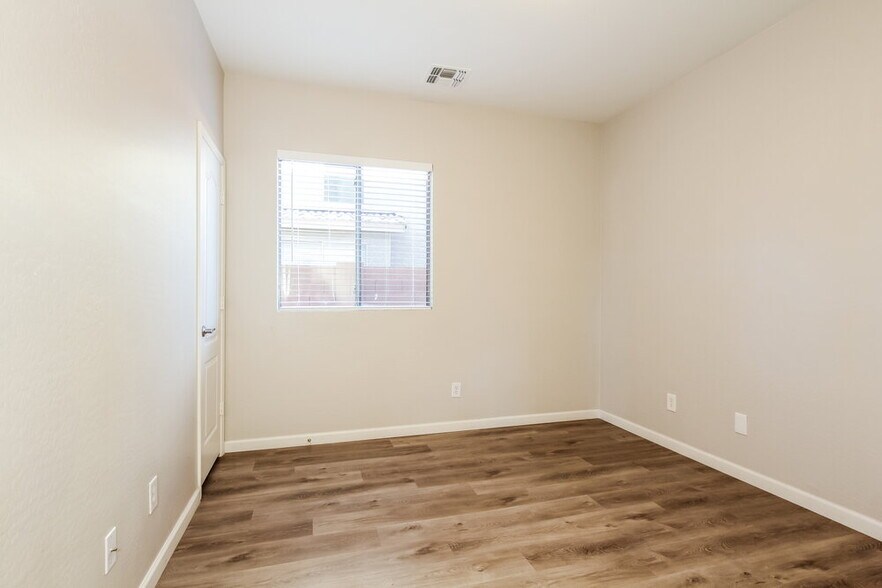 Building Photo - 3918 W Escuda Dr