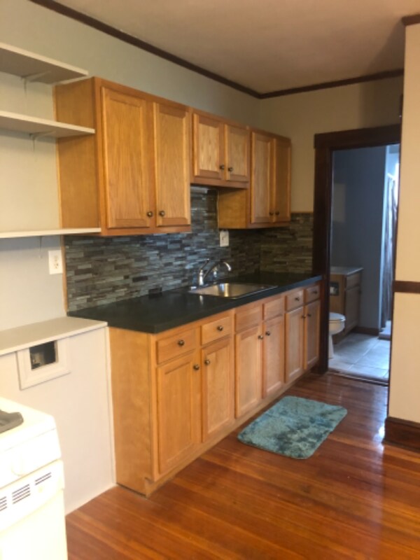 Building Photo - 18 Arch St