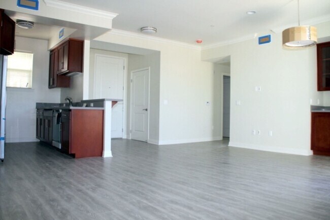 Building Photo - Chandler Court Apartment Homes