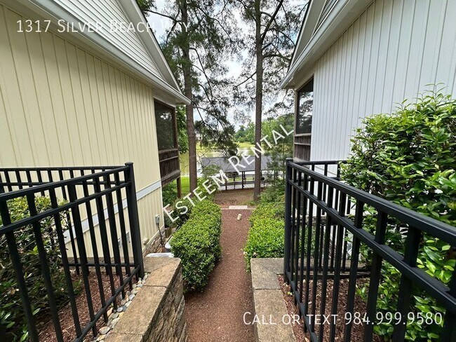 Building Photo - 1317 Silver Beach Way