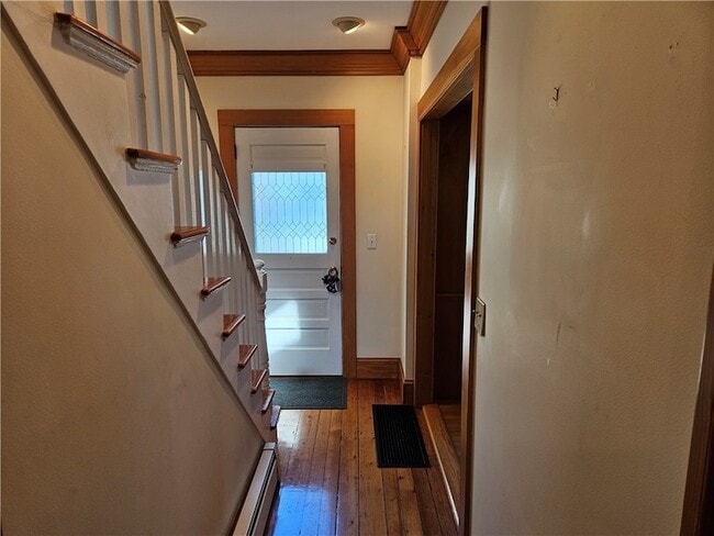 Building Photo - 10 Cherry St