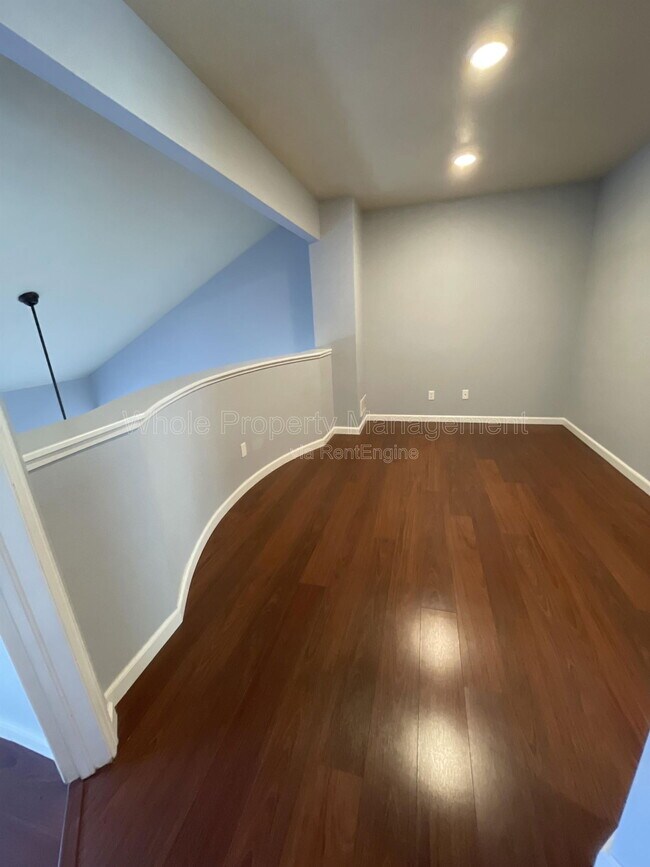 Building Photo - 2737 W Greens Dr