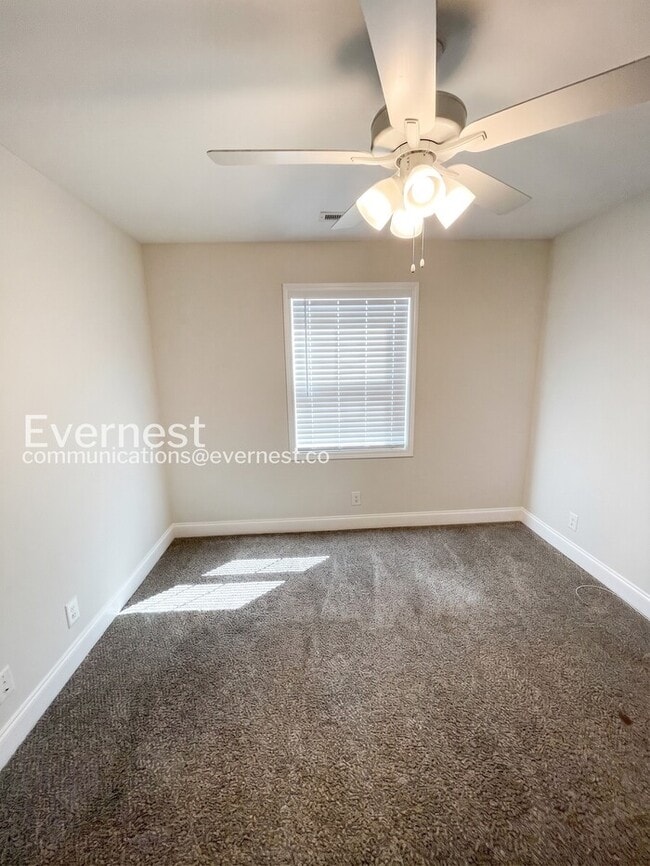 Building Photo - 215 King Rd