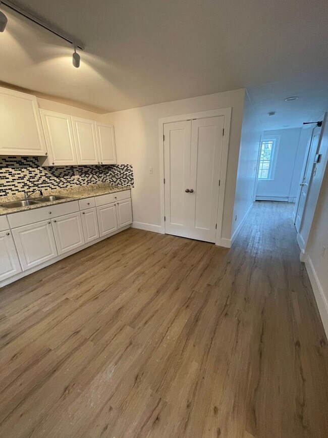 Building Photo - 305 Liberty St