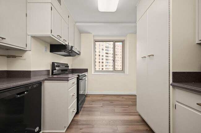 Building Photo - 4101 Cathedral Ave NW