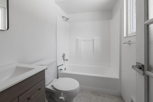 Building Photo - 655 Ferndale Ave