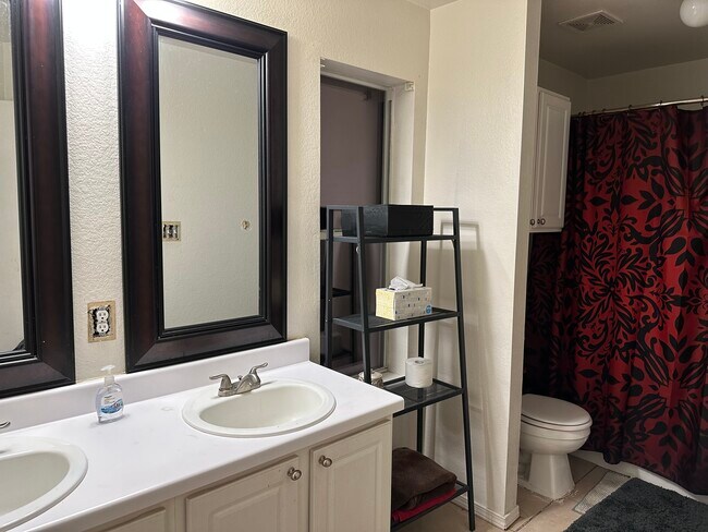 Building Photo - 18448 Sun Haven Cove