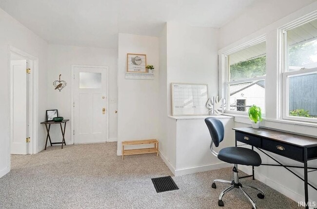 Building Photo - 515 W Jackson St